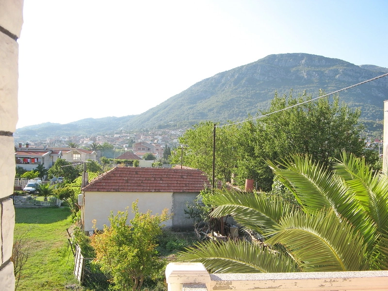 Kuca-sa-dvoristem-u-naselju-Novi-Bar-Bar-2 Kuća 192 m² – Bar — fotografija 3