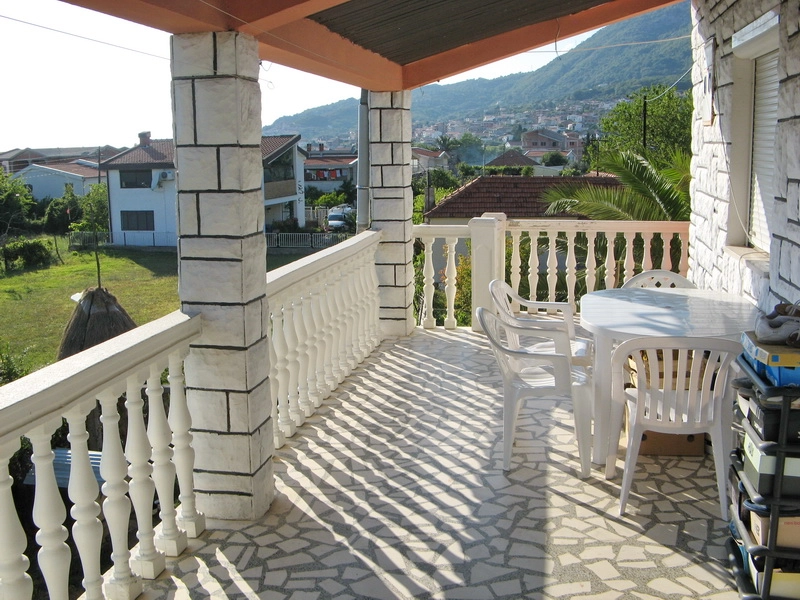 Kuca-sa-dvoristem-u-naselju-Novi-Bar-Bar-3 Kuća 192 m² – Bar — fotografija 4