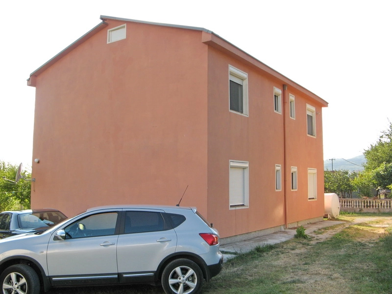 Kuca-sa-dvoristem-u-naselju-Novi-Bar-Bar-5 Kuća 192 m² – Bar — fotografija 6