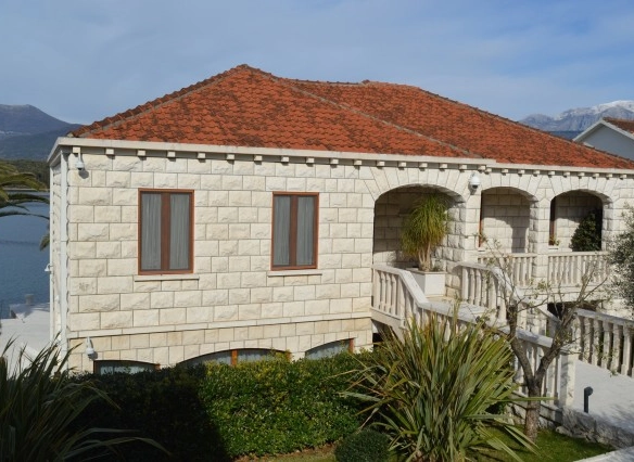 Vila na prvoj liniji uz more