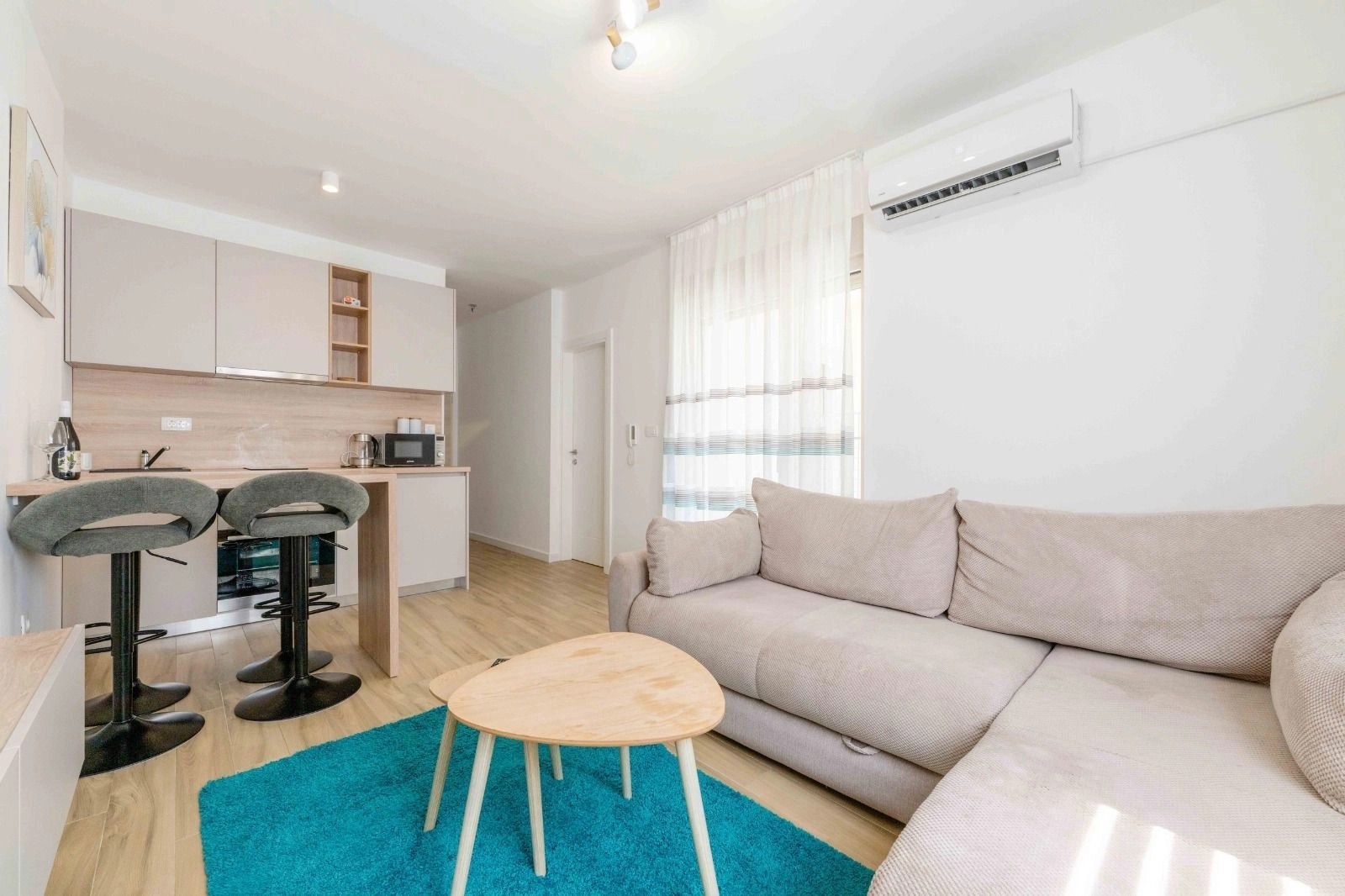 cf3b61cf-c7f0-4a65-ad6c-6f4ec258759e Jednosoban stan u aparthotelu sa bazenom, Bečići, Budva — fotografija 9