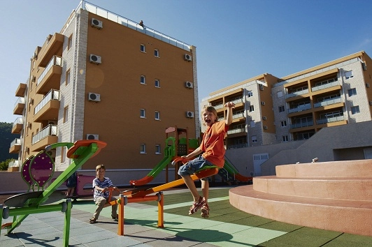 Dvosoban penthaus sa terasom u Bečićima