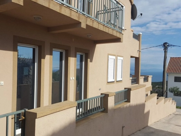 Trospratna kuća sa pogledom na more
