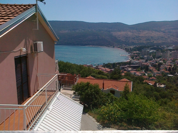 Kuća sa terasama u naselju Topla