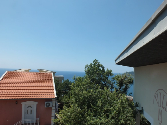 Kuća sa terasama i pogledom na more