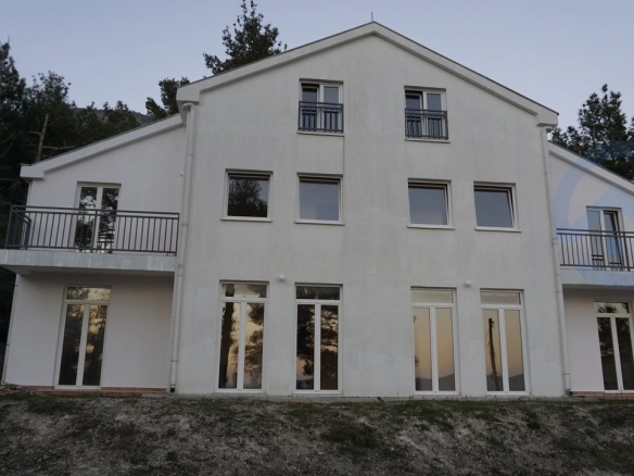 Kuća sa placom u Kavaču