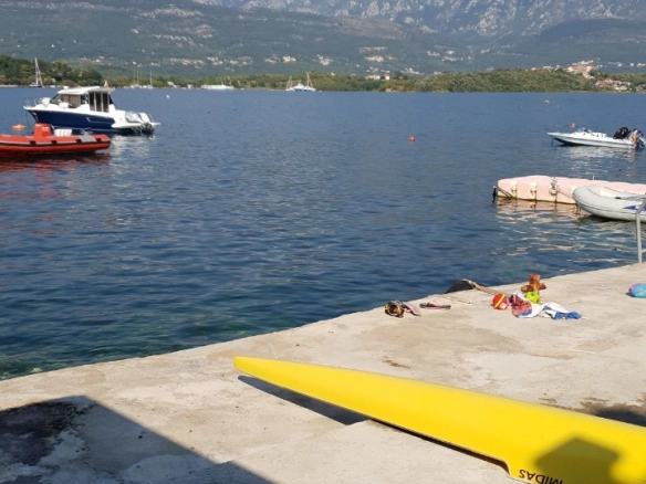 Kuća na prvoj liniji do mora u Tivtu