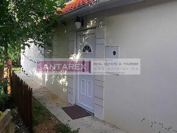 Kuća od 32 m² u Đenovićima