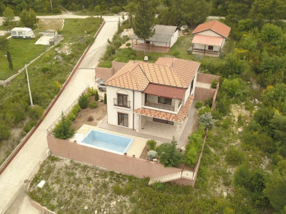 Vila sa bazenom i pogledom na more