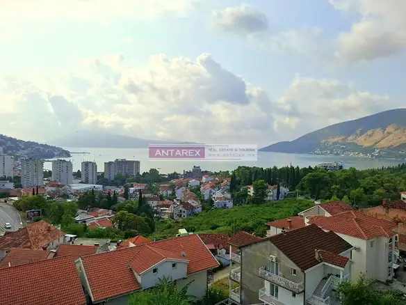 Dvosoban stan sa pogledom na more u Igalu