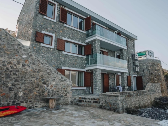 Vila na prvoj liniji sa pristaništem