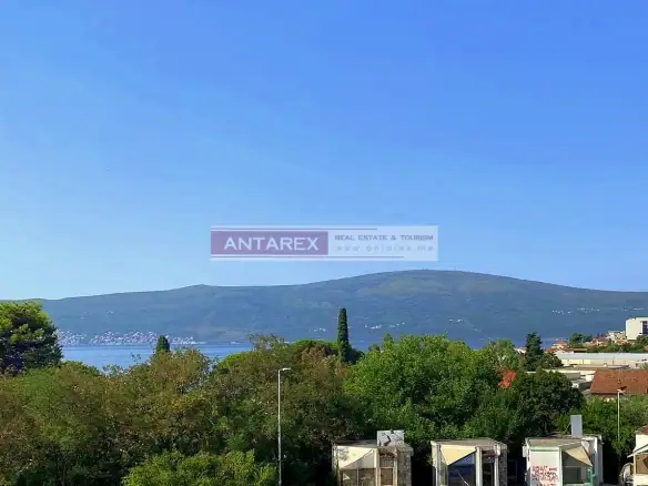 Dvosoban stan s terasom u Bijeloj