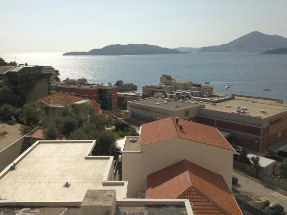 Dvosoban penthaus sa terasom u Pržnu
