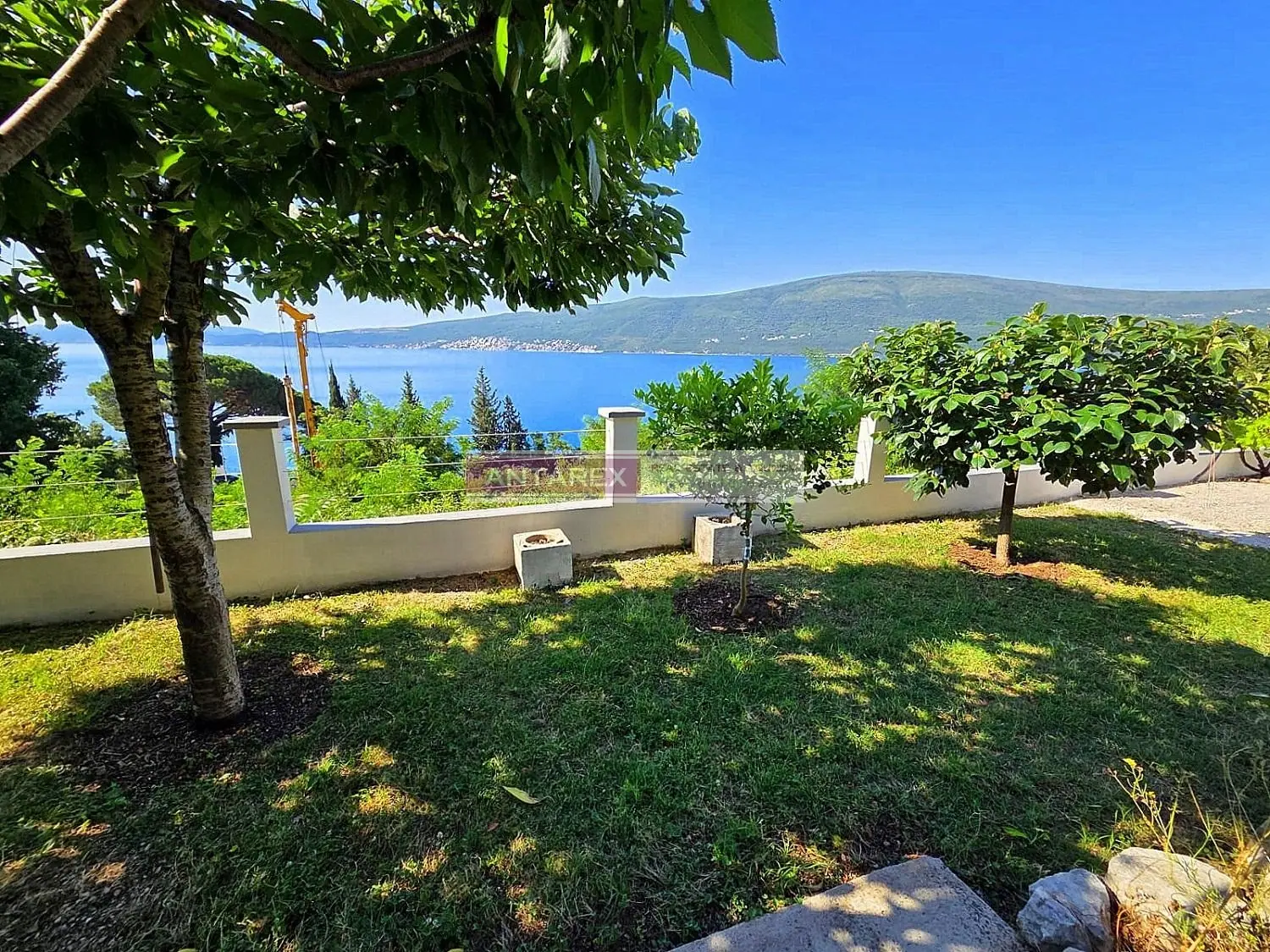 Kuca-sa-bastom-za-izdavanje-u-Bijeloj-Herceg-Novi-10 Izdavanje: Kuća 100 m² – Bijela, Herceg Novi — fotografija 11