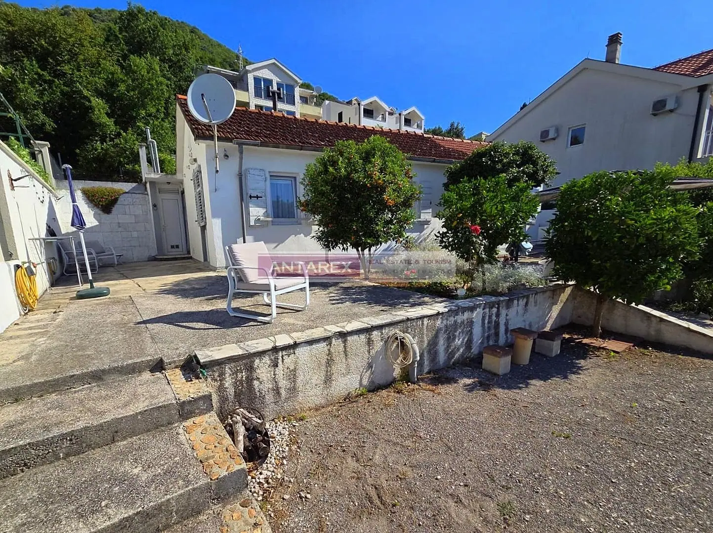 Kuca-sa-bastom-za-izdavanje-u-Bijeloj-Herceg-Novi-11 Izdavanje: Kuća 100 m² – Bijela, Herceg Novi — fotografija 12