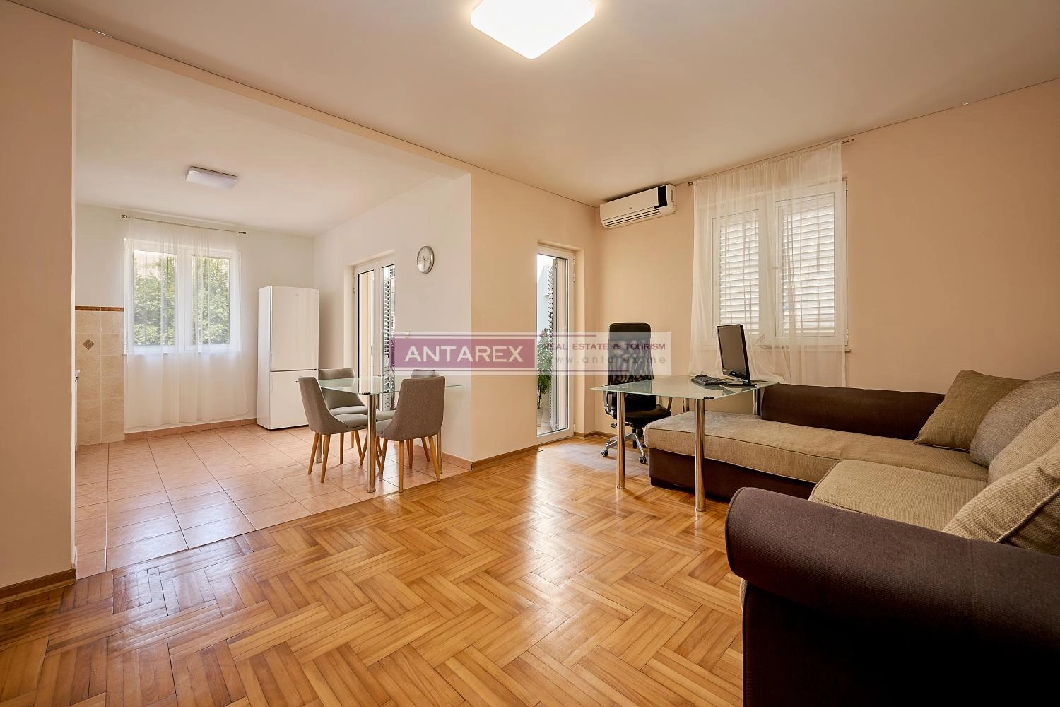 Dvosoban-stan-sa-garazom-u-centru-Budve-2 Dvosoban stan 62 m² – Budva — fotografija 3