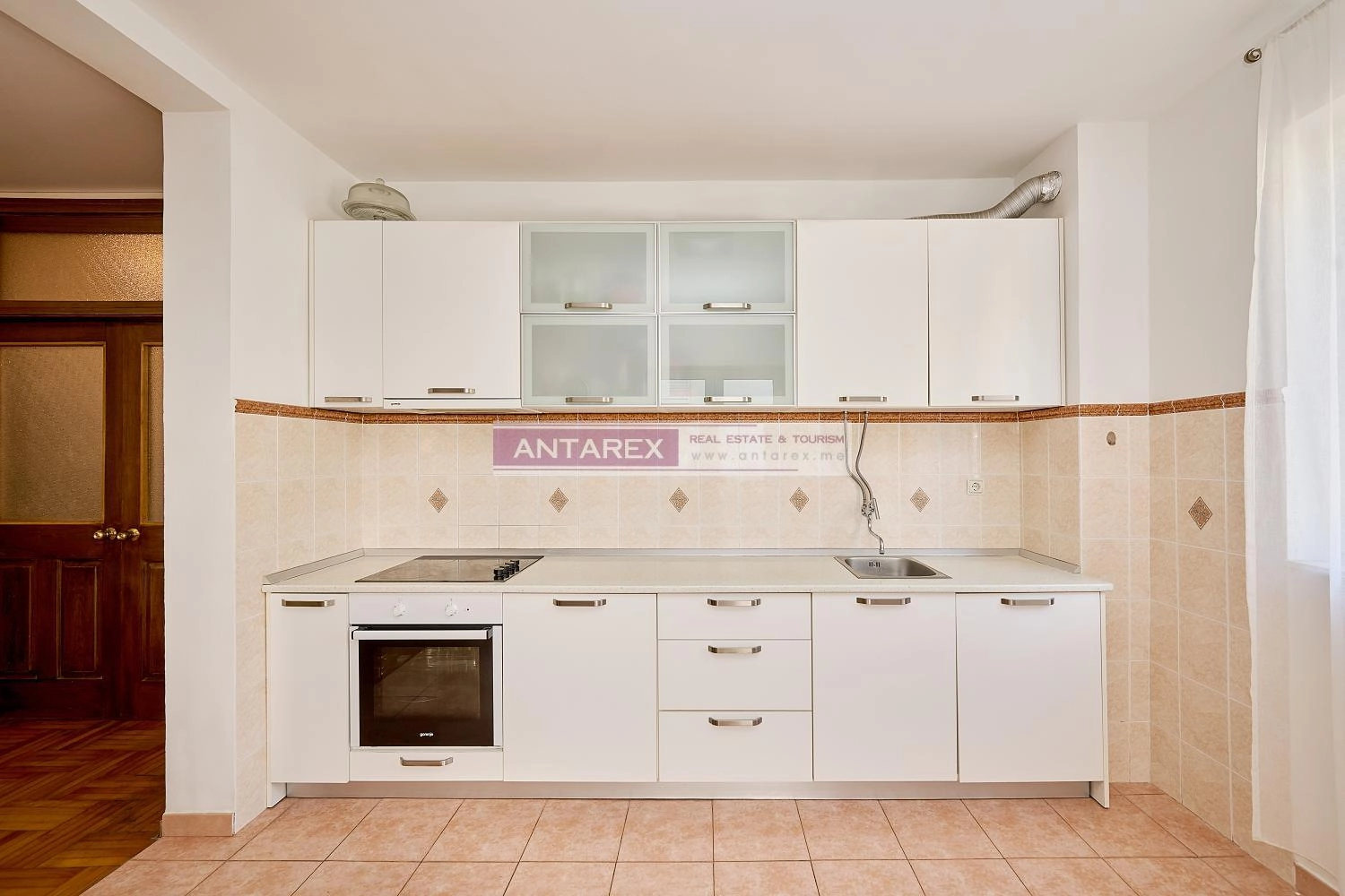 Dvosoban-stan-sa-garazom-u-centru-Budve-3 Dvosoban stan 62 m² – Budva — fotografija 4