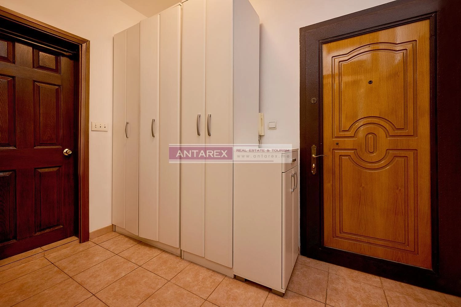 Dvosoban-stan-sa-garazom-u-centru-Budve-11 Dvosoban stan 62 m² – Budva — fotografija 12