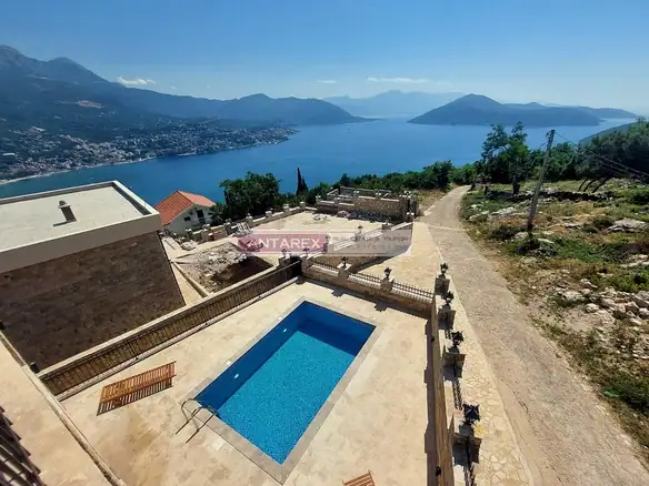 Izdavanje: Kuća 252 m² – Herceg Novi — fotografija 2