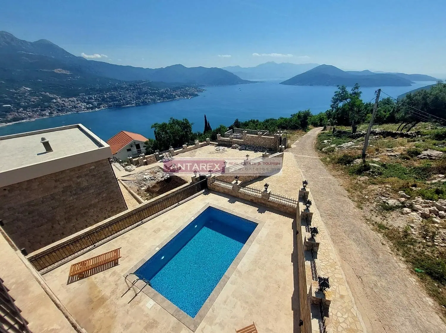 Izdavanje: Kuća 252 m² – Herceg Novi — fotografija 2