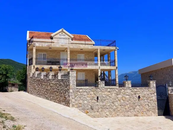 Izdavanje: Kuća 252 m² – Herceg Novi — fotografija 15