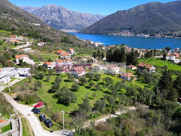 Plac za gradnju kuće u Kamenarima