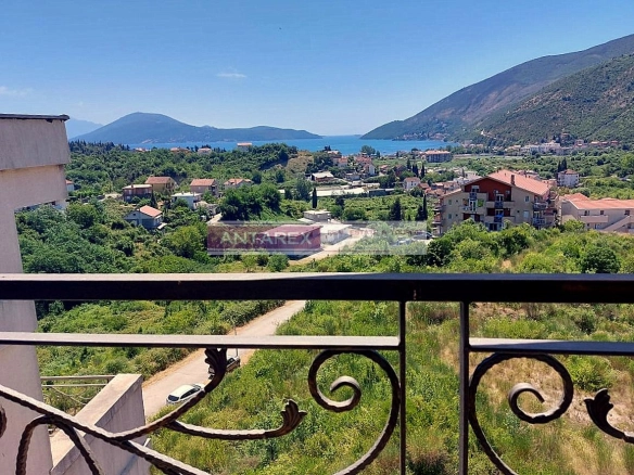Jednosoban stan sa terasom u Igalu