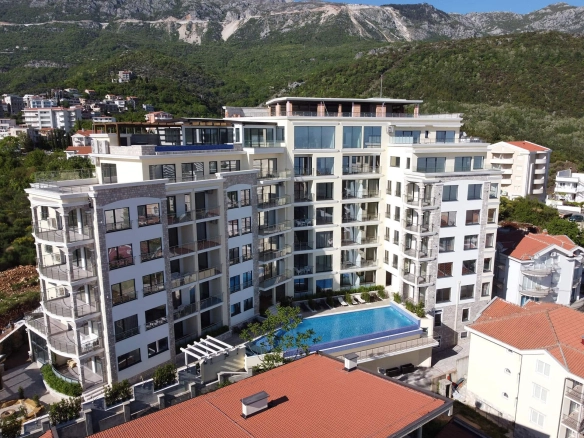 Trosoban stan 256 m² u Bečićima