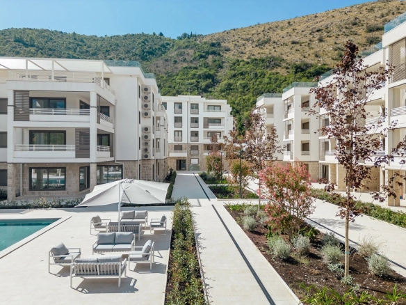Stambeni kompleks River Side u Igalu