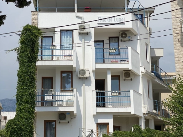 Kuća sa bazenom i apartmanima u Šušnju