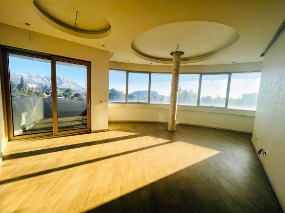 Dvosoban stan 108 m² u centru Budve