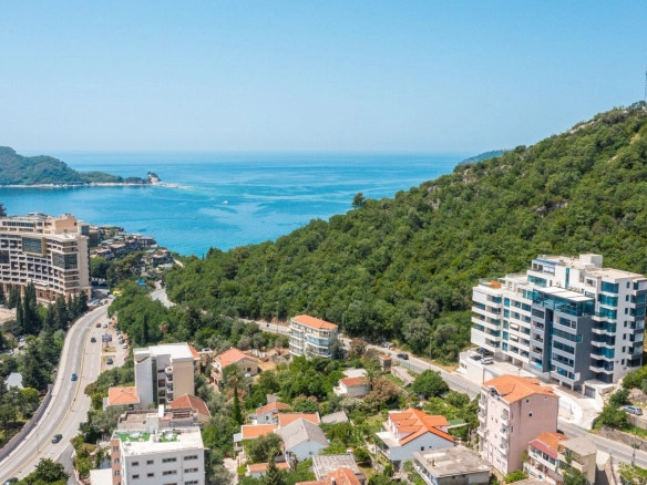 Penthaus sa bazenom i pogledom na more u Bečićima