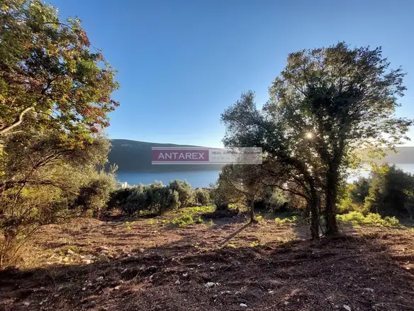Urbanizovane parcele s pogledom na more u Kumboru