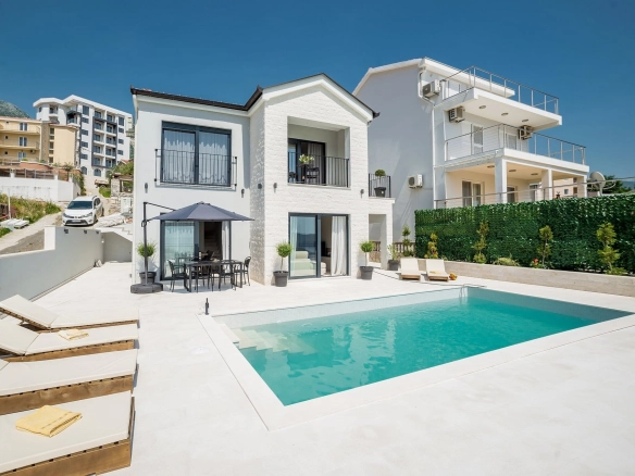 Vila sa bazenom u Ivanovićima