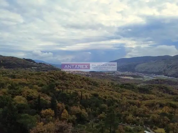 Plac sa pogledom na more u Mojdežu