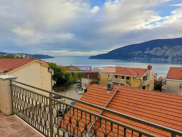 Kuća sa pogledom na more u Toploj