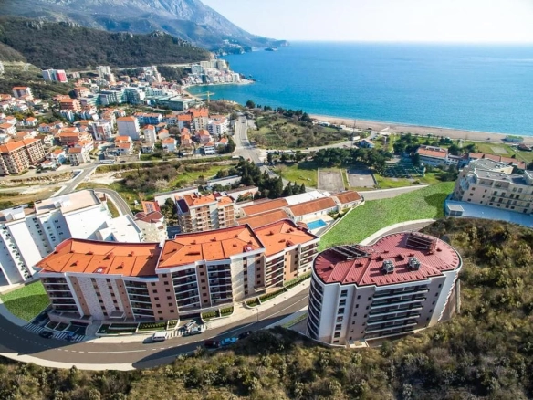 Dvosoban stan sa terasom u Bečićima