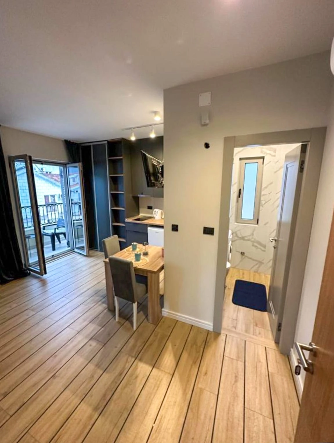 Garsonjera-33-m²-u-novoj-zgradi-Budva-2 Garsonjera 33 m² – Budva — fotografija 3