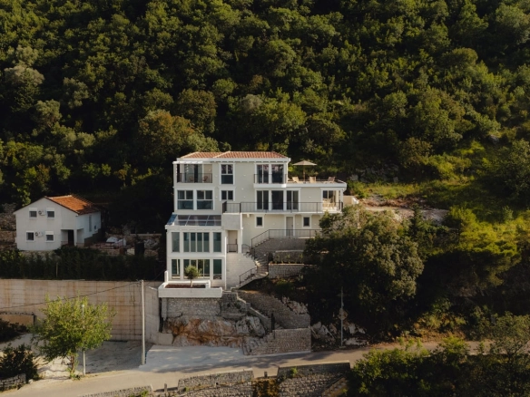 Vila na prvoj liniji u Stolivu