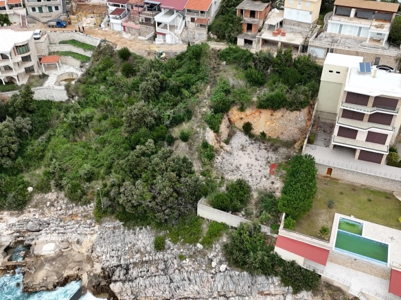 Plac na prvoj liniji do mora u Utjehi