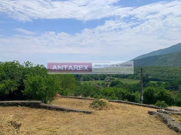 Kuća sa placom u Orjoj Luci