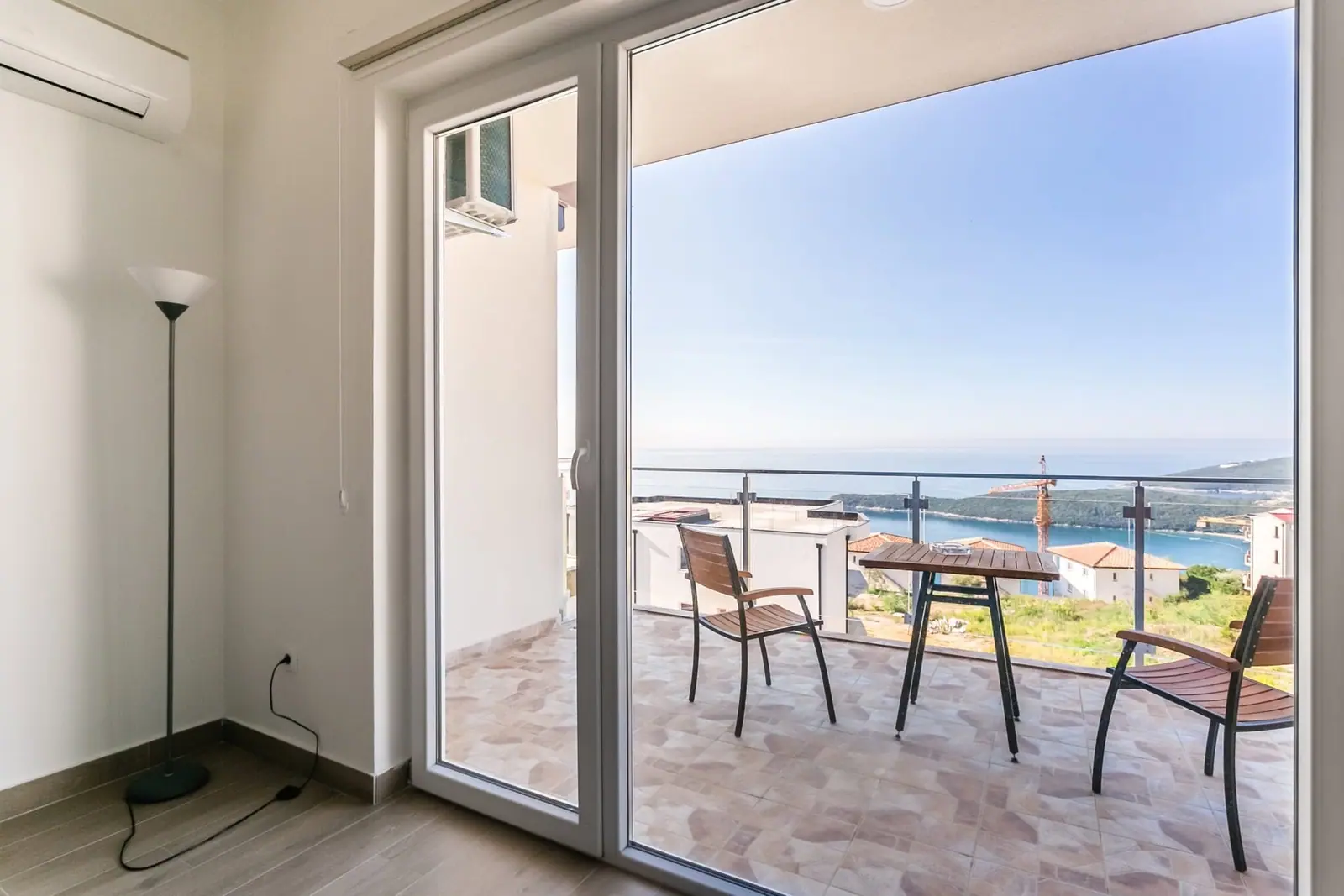 Dvosoban-stan-sa-bazenom-i-pogledom-na-more-Seoce-Budva-13 Dvosoban stan 77 m² – Seoce, Budva — fotografija 14