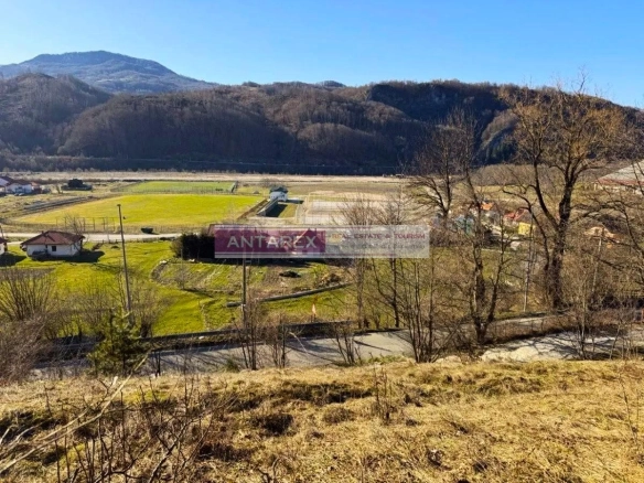 Plac 6000 m² s pogledom na planine