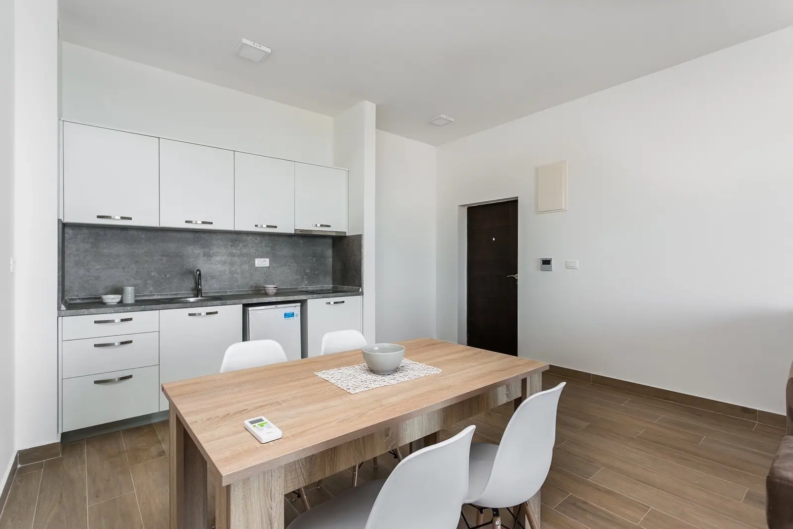 Dvosoban-stan-sa-bazenom-i-pogledom-na-more-Seoce-Budva-15 Dvosoban stan 77 m² – Seoce, Budva — fotografija 16