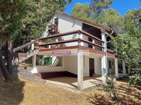 Kuća sa dvorištem u Igalu