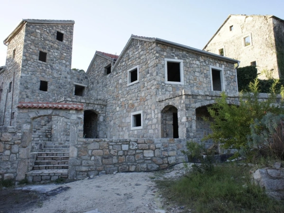 Kompleks kamenih kuća u Radovićima