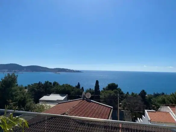 Kuća sa bazenom i terasom u Šušnju