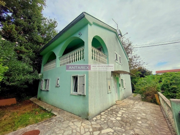 Porodična kuća blizu mora u Krašićima
