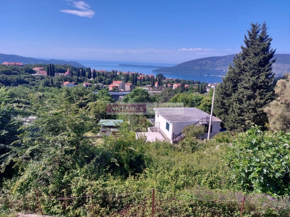 Plot sa projektom i pogledom na more