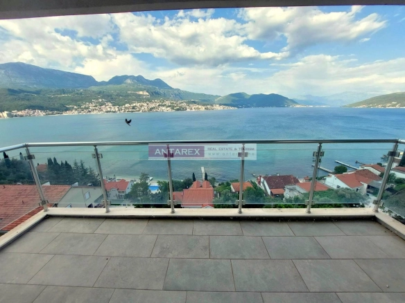 Dvosoban stan sa pogledom na more u Njivicama